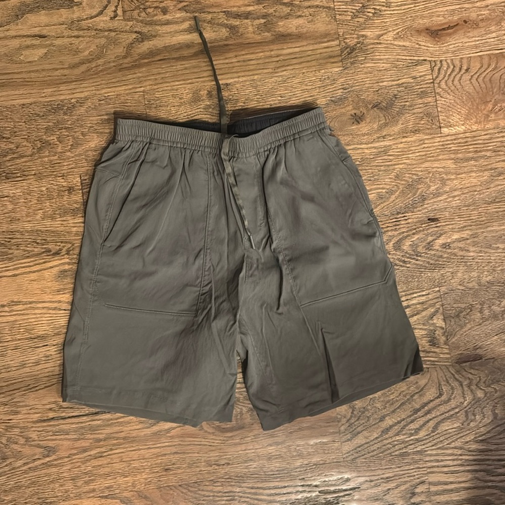 Lululemon men’s shorts size M